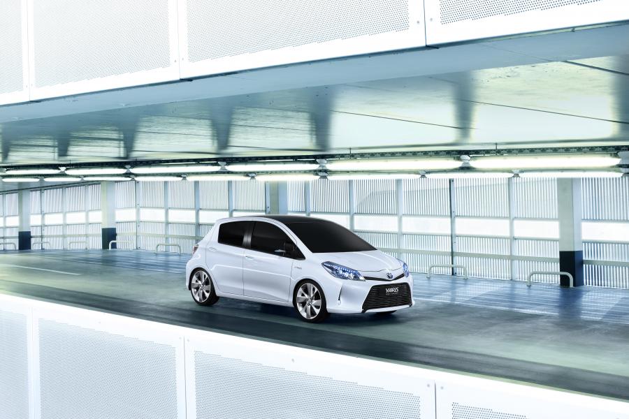  Toyota Yaris HSD Concept 2011 года  (фото 15 из 18)